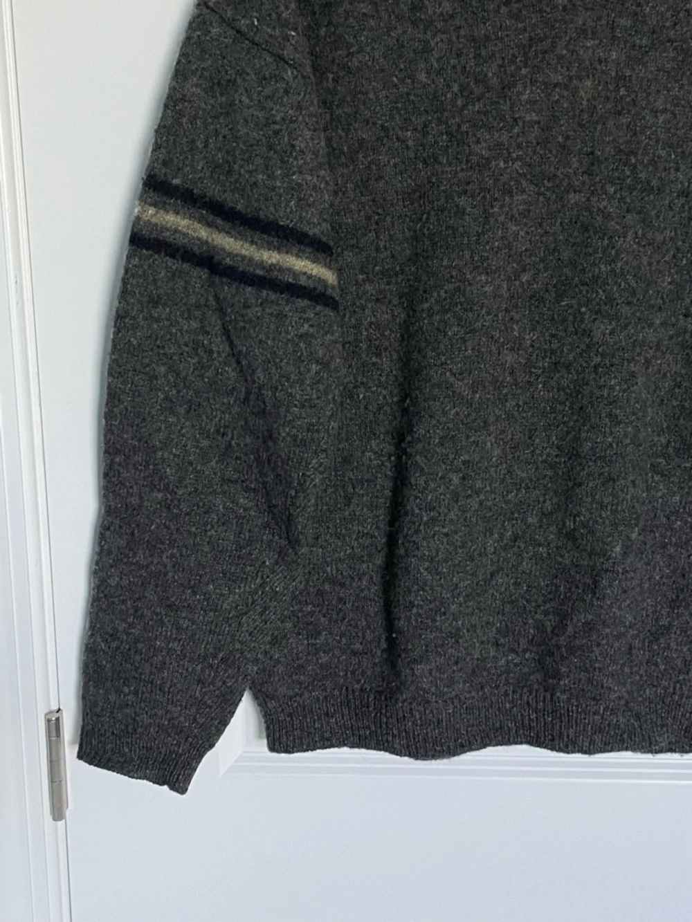 Abercrombie & Fitch y2k Men's Dark Charcoal V Neck Sweater Large 54349